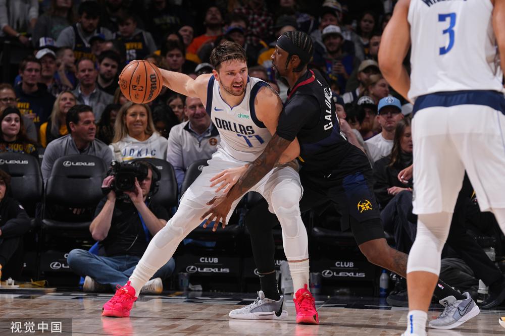 受比赛的同 受比赛的同